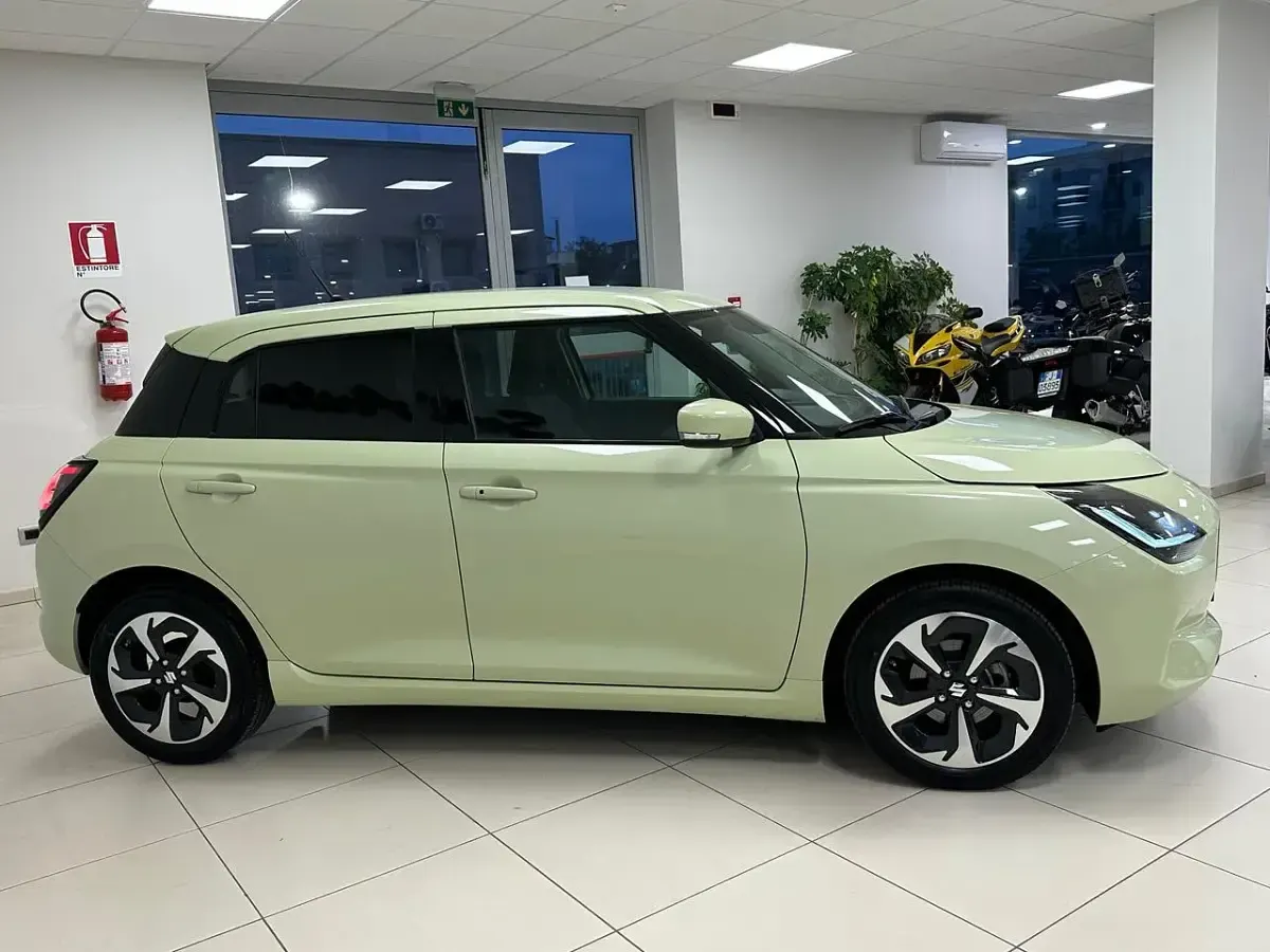 Usata Suzuki Swift 82 CV (60 kW) 2024 Verde Utilitaria