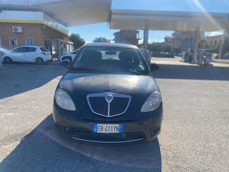Usata Lancia Ypsilon 75 CV (55 kW) 2010 Nero Utilitaria