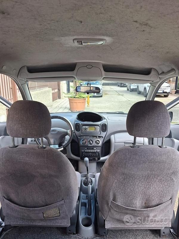Usata Toyota Yaris Verso 2000 Grigio Monovolume
