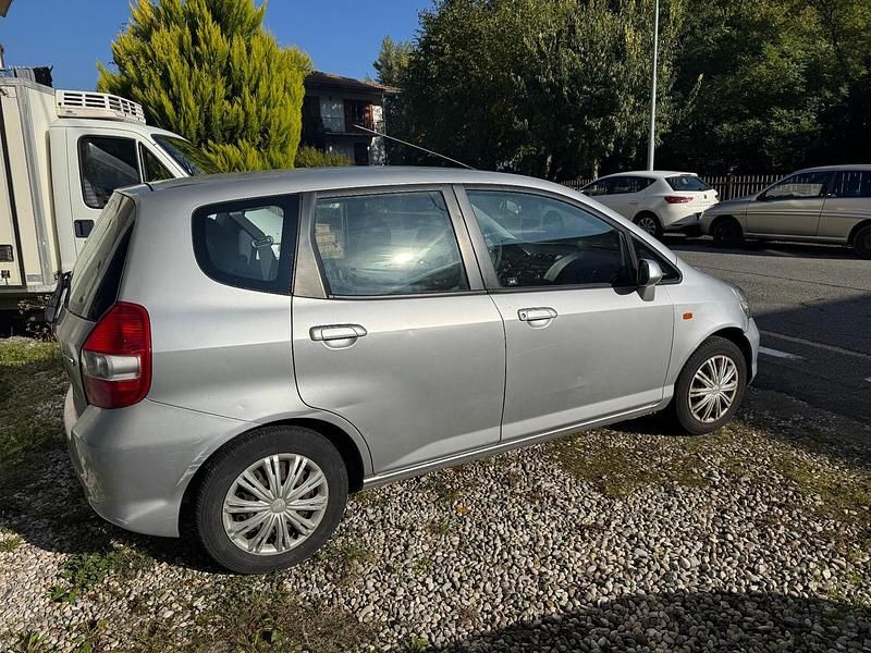 Usata Honda Jazz S 82 CV (60 kW) 2003 Argento Utilitaria