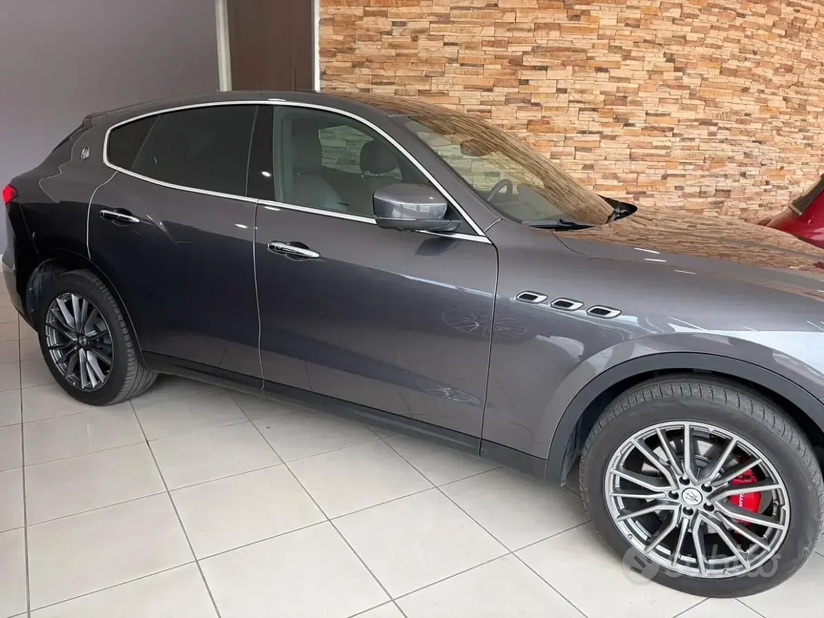 Usata Maserati Levante 275 CV (202 kW) 2019 Grigio SUV