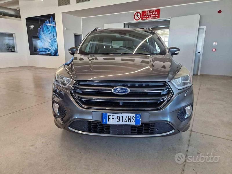 Usata Ford Kuga ST-Line 120 CV (88 kW) 2016 Grigio scuro SUV