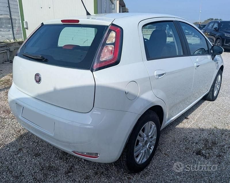 Usata Fiat Punto Lounge 77 CV (56 kW) 2012 Bianco Utilitaria