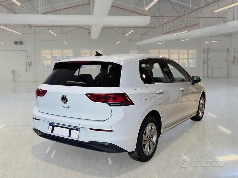 Usata VW Golf VIII Life 116 CV (85 kW) 2021 Bianco Berlina