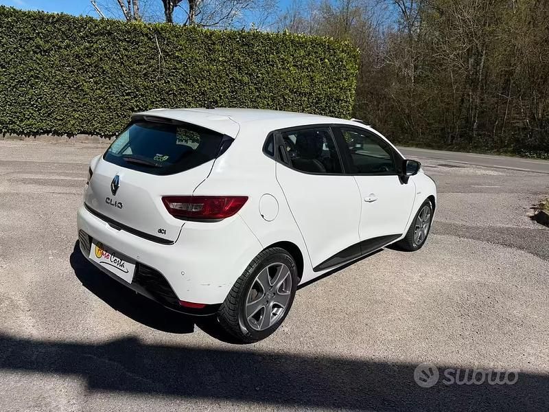Second-hand Renault Clio IV 90 CP (66 kW) 2015 Alb Berlinǎ