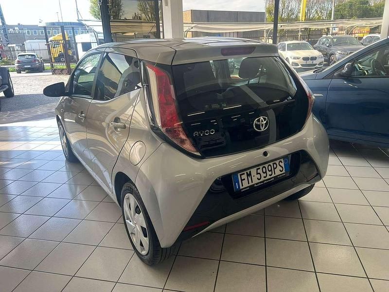 Usata Toyota Aygo X-clusiv 69 CV (50 kW) 2018 Argento Utilitaria