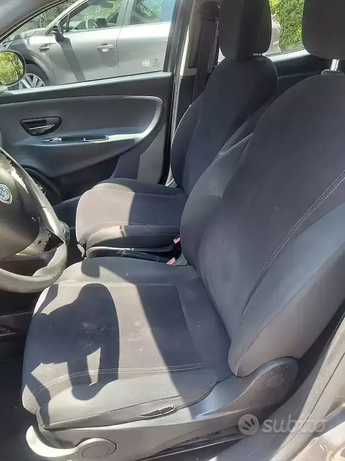 Usata Lancia Ypsilon 69 CV (50 kW) 2012 Marrone Utilitaria