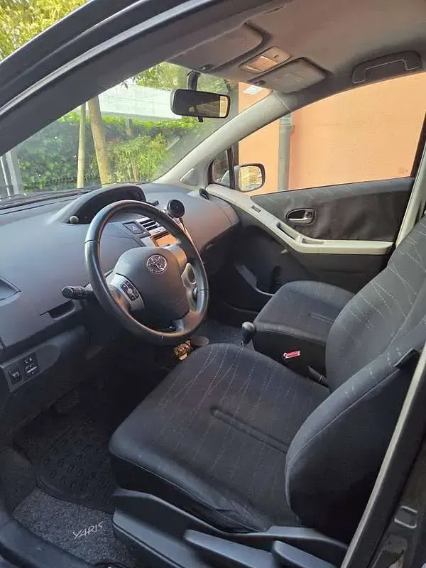 Usata Toyota Yaris 87 CV (63 kW) 2008 Grigio Utilitaria