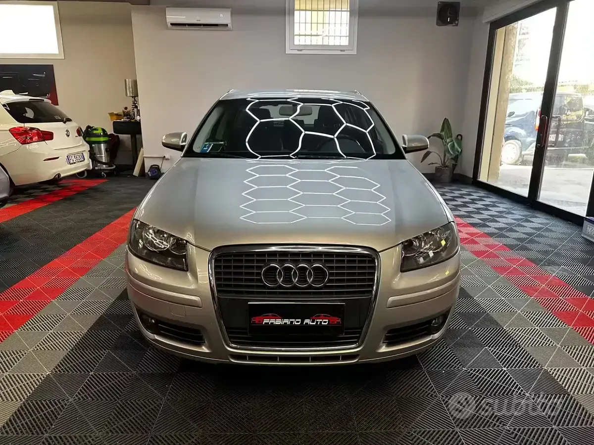 Usata Audi A3 Sportback 140 CV (102 kW) 2005 Grigio Utilitaria