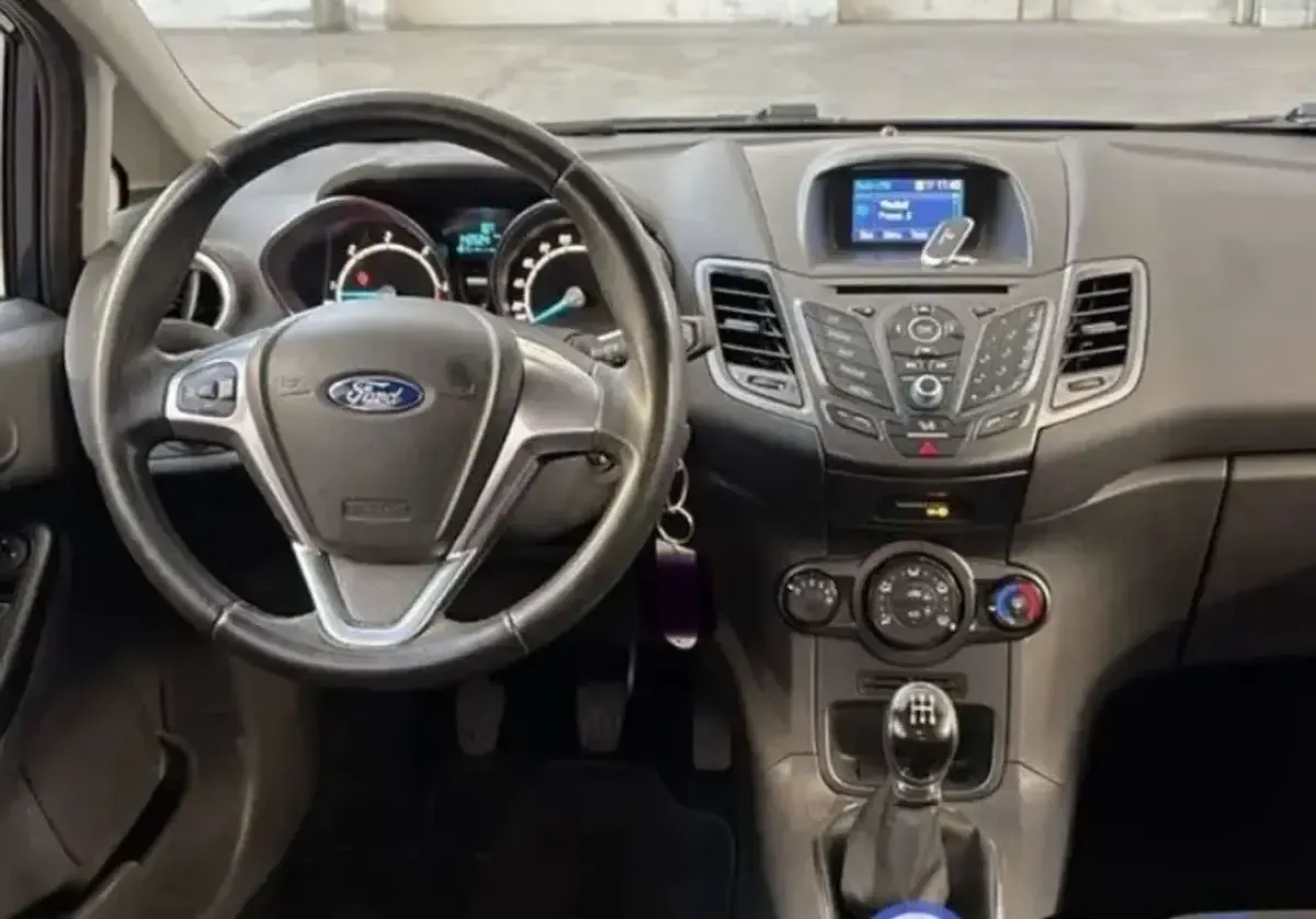 Usata Ford Fiesta 75 CV (55 kW) 2015 Blu/azzurro Utilitaria