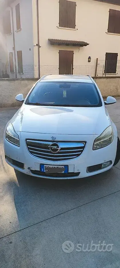 Usata Opel Insignia 130 CV (95 kW) 2013 Bianco Station wagon
