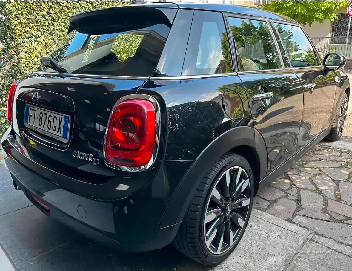 Usata Mini Cooper D Hype 116 CV (85 kW) 2018 Nero Utilitaria