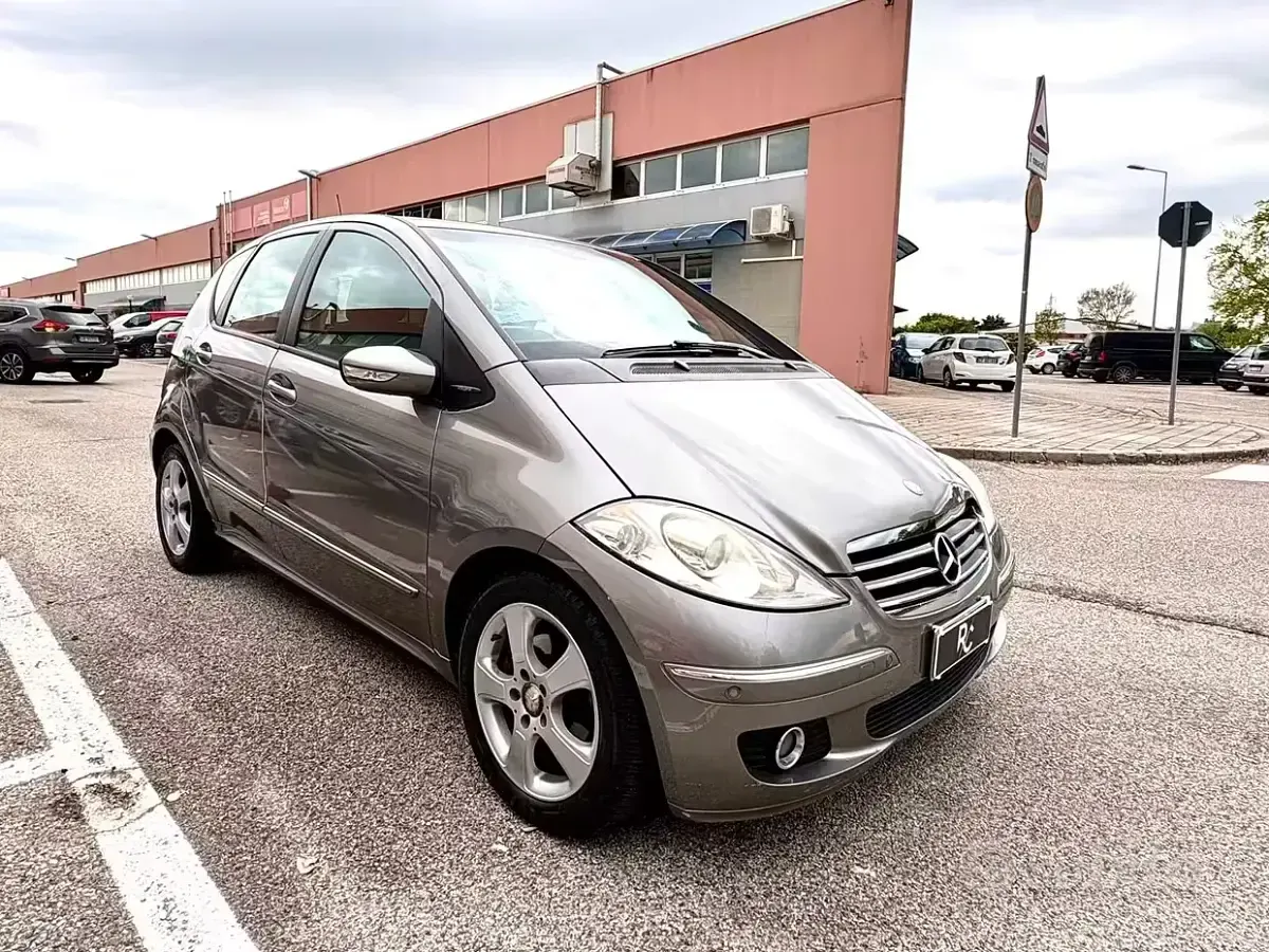 Usata Mercedes A180 Elegance 109 CV (80 kW) 2007 Grigio Berlina