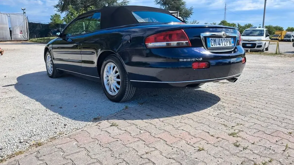 Usata Chrysler Sebring Cabriolet 203 CV (149 kW) 2001 Blu Cabrio