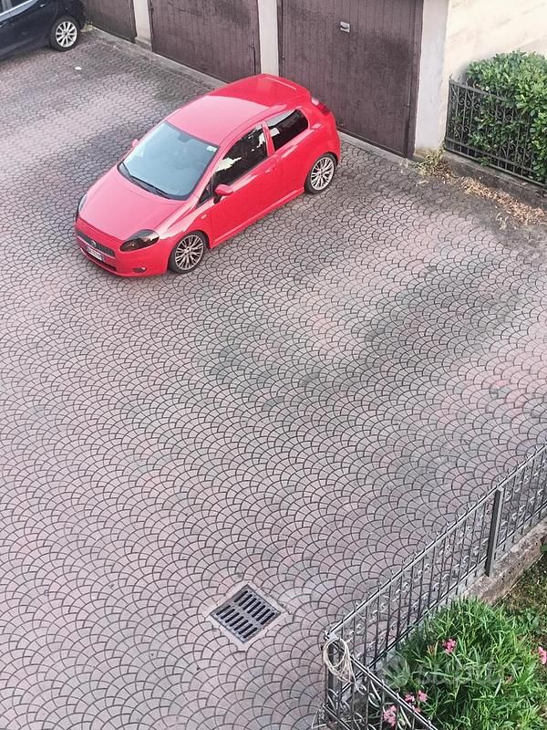 Usata Fiat Grande Punto Sport 131 CV (96 kW) 2006 Rosso Utilitaria