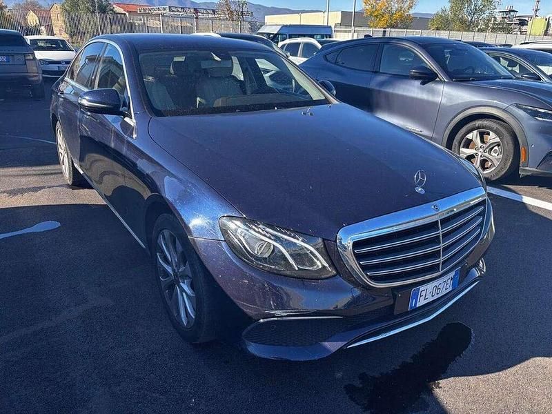 Usata Mercedes E220 Premium Plus 194 CV (142 kW) 2017 Blu Berlina