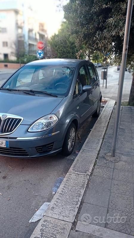 Usata Lancia Musa 69 CV (50 kW) 2009 Grigio Monovolume