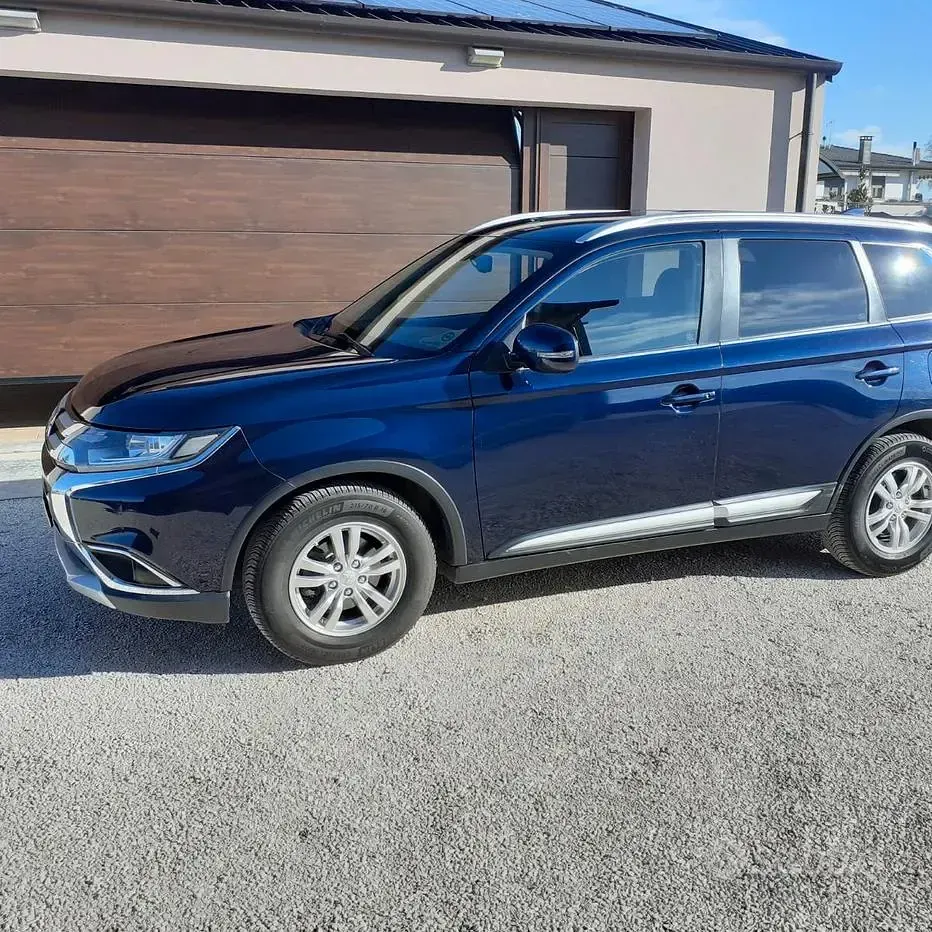 Usata Mitsubishi Outlander 150 CV (110 kW) 2016 Blu SUV