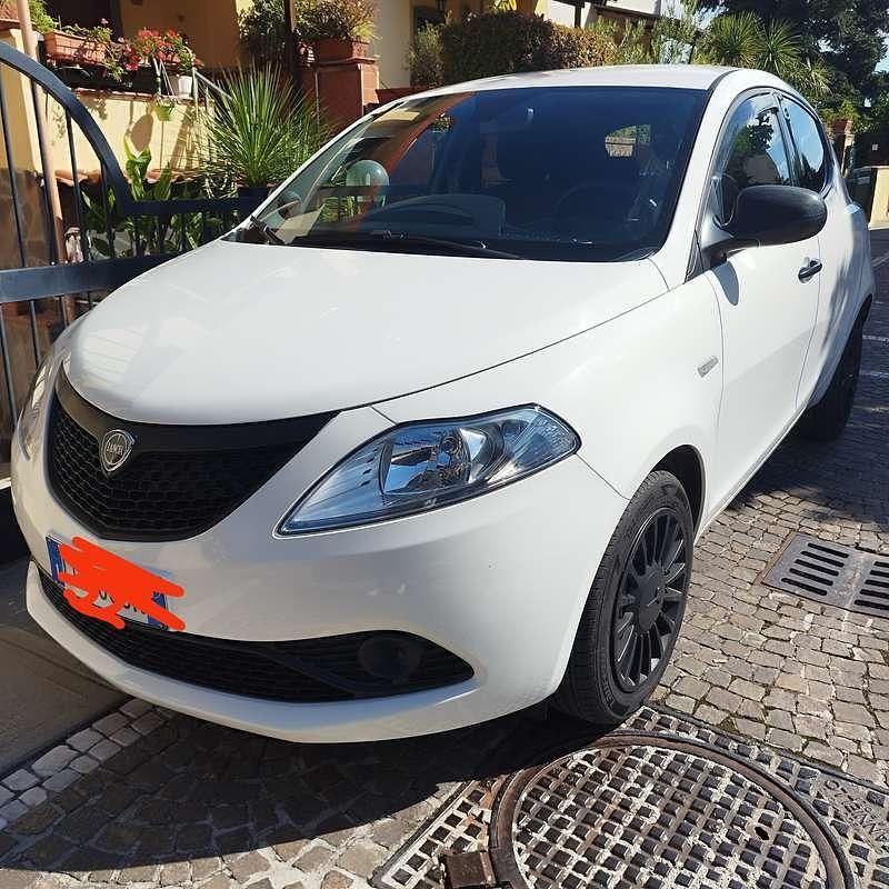 Usata Lancia Ypsilon 69 CV (50 kW) 2020 Bianco Utilitaria
