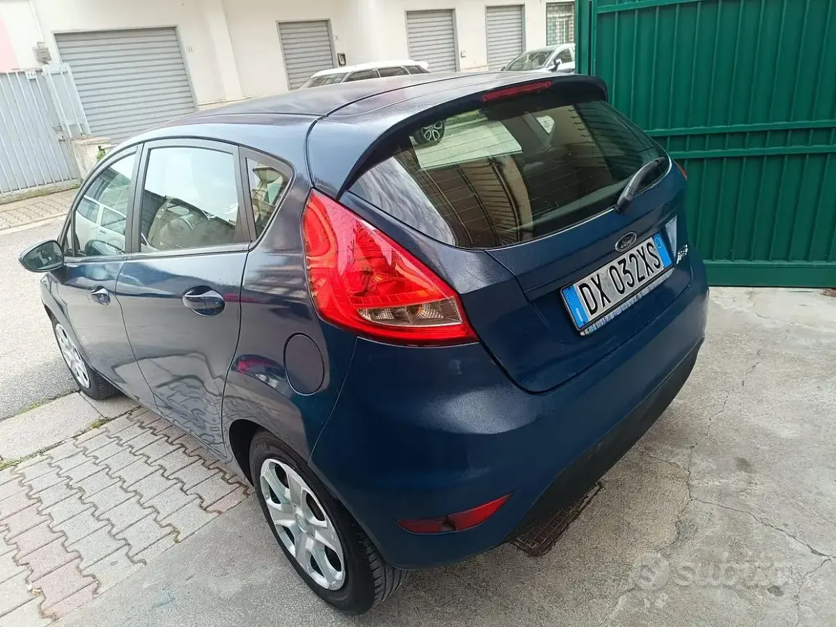 Usata Ford Fiesta Titanium 97 CV (71 kW) 2009 Blu Berlina