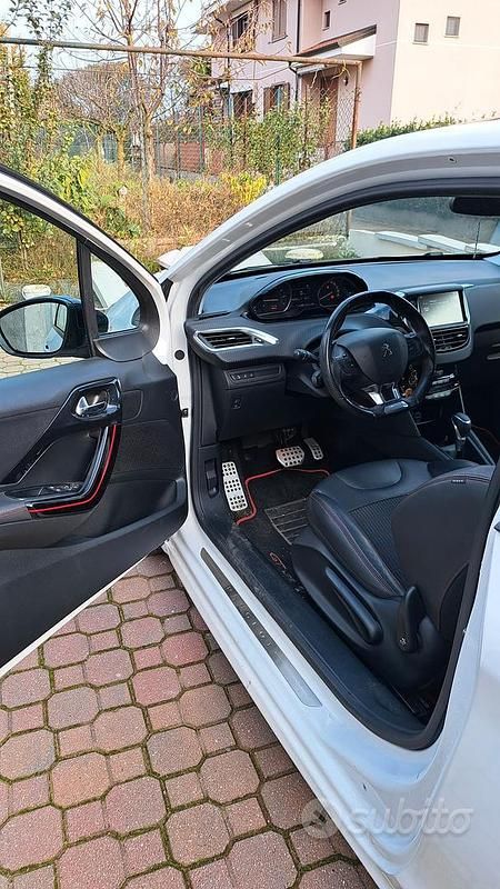 Usata Peugeot 208 GT-line 110 CV (80 kW) 2016 Bianco Utilitaria