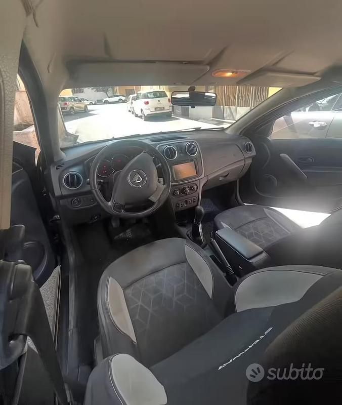 Usata Dacia Sandero 90 CV (66 kW) 2016 Nero Utilitaria