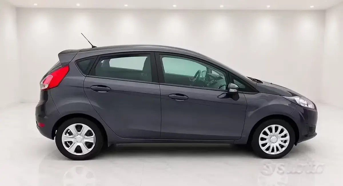 Usata Ford Fiesta Titanium 80 CV (58 kW) 2014 Grigio Utilitaria