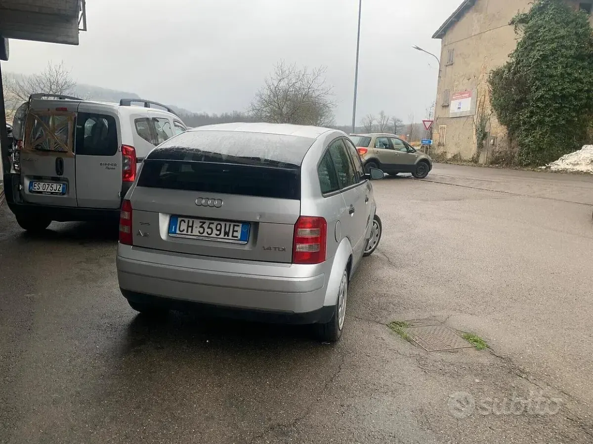 Usata Audi A2 75 CV (55 kW) 2003 Grigio Utilitaria