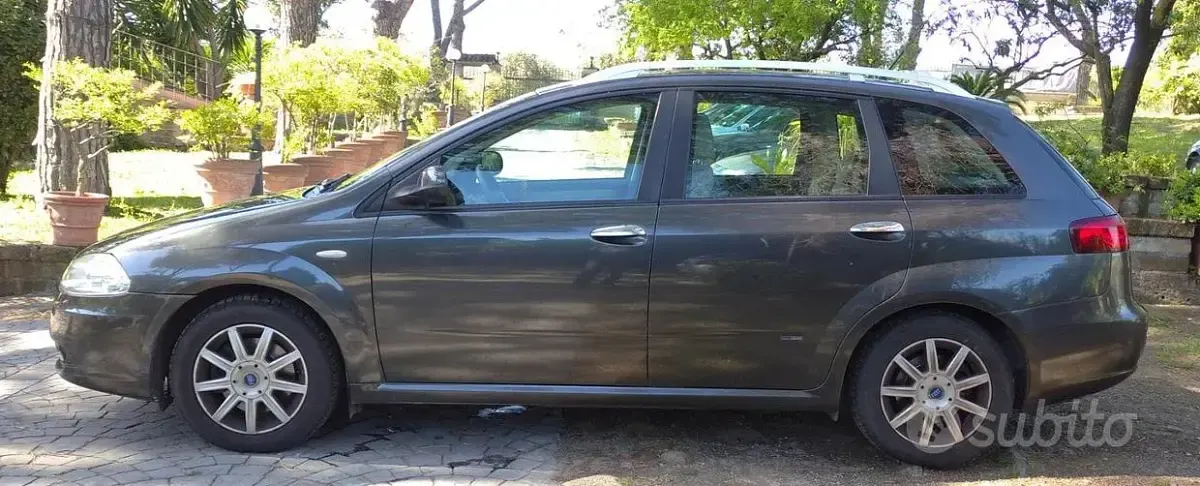 Usata Fiat Croma 150 CV (110 kW) 2006 Grigio Station wagon