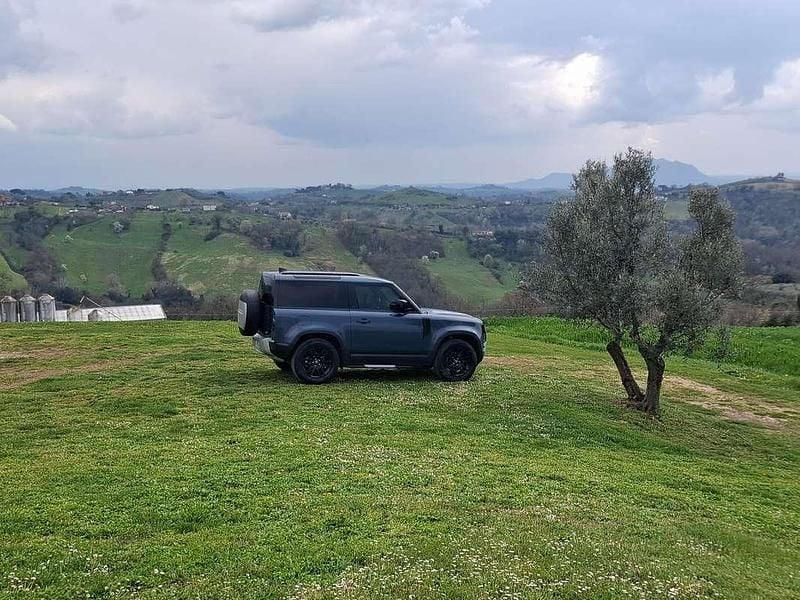 Usata Land Rover Defender SE 200 CV (147 kW) 2021 Blu/azzurro SUV
