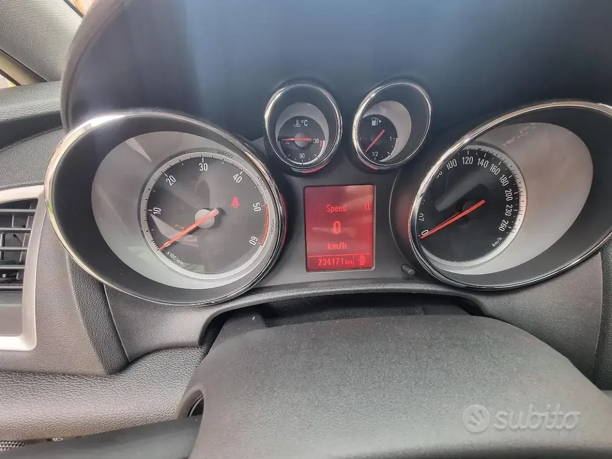 Usata Opel Astra 130 CV (95 kW) 2014 Bianco Station wagon
