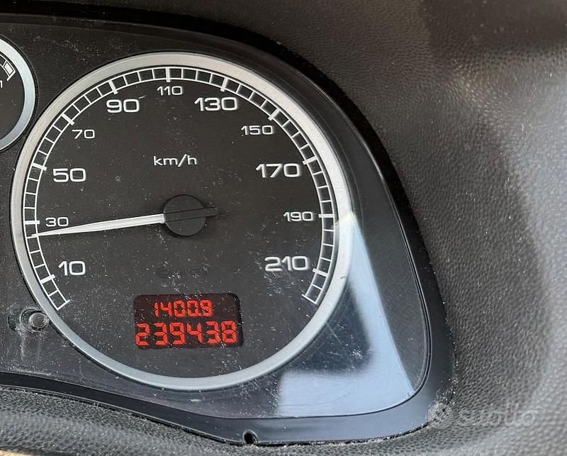 Usata Peugeot 307 90 CV (66 kW) 2004 Grigio Berlina