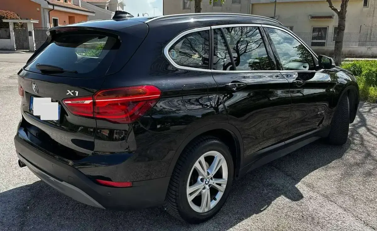 Usata BMW X1 Advantage 150 CV (110 kW) 2017 Nero SUV