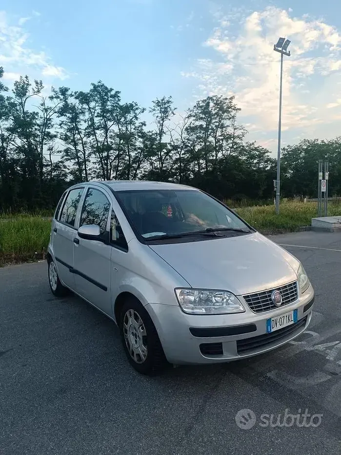 Usata Fiat Idea 80 CV (58 kW) 2009 Grigio Monovolume