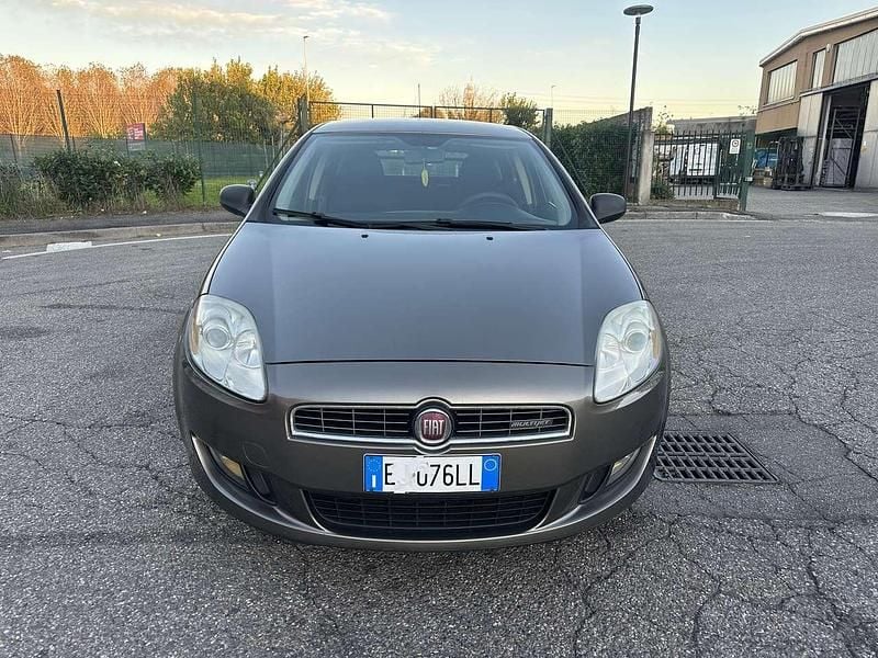 Grigio Usata 2011 Fiat Bravo Due volumi | 2700 € (Ottimo prezzo) - Immagine 1/4