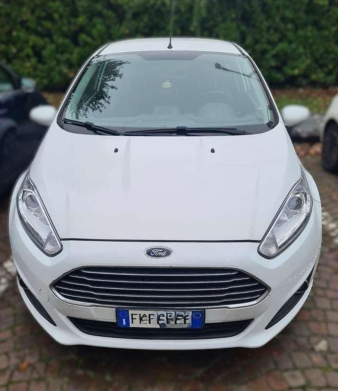 Bianco Usata 2017 Ford Fiesta Titanium Tre volumi | 8000 € (Super prezzo) - Immagine 1/4
