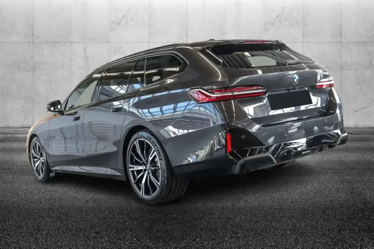 Usata BMW 520 M Sport 197 CV (144 kW) 2025 Grigio Station wagon