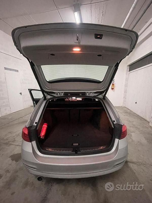 Usata BMW 318 143 CV (105 kW) 2019 Grigio Station wagon