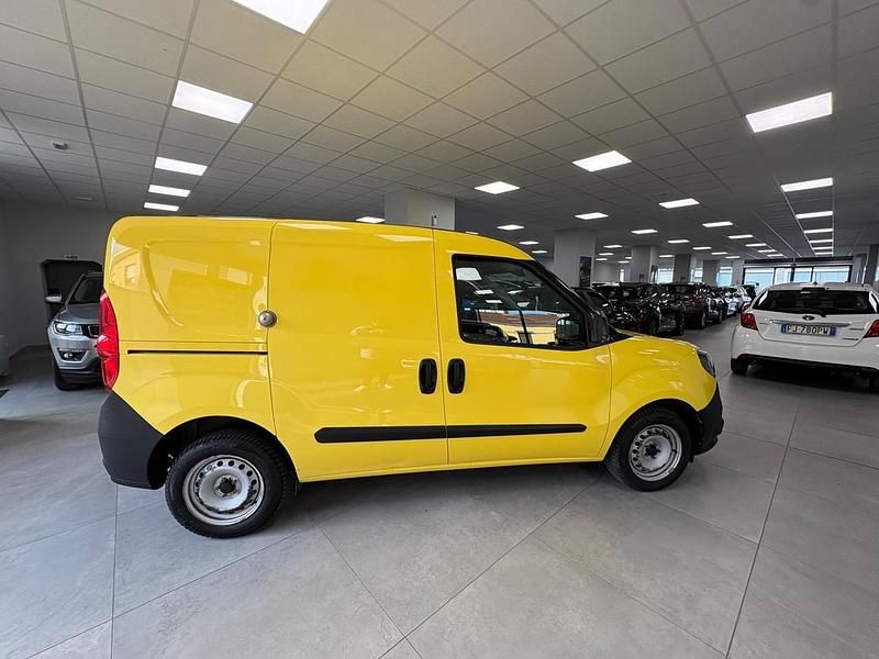 Usata Fiat Doblò 95 CV (69 kW) 2019 Giallo Monovolume