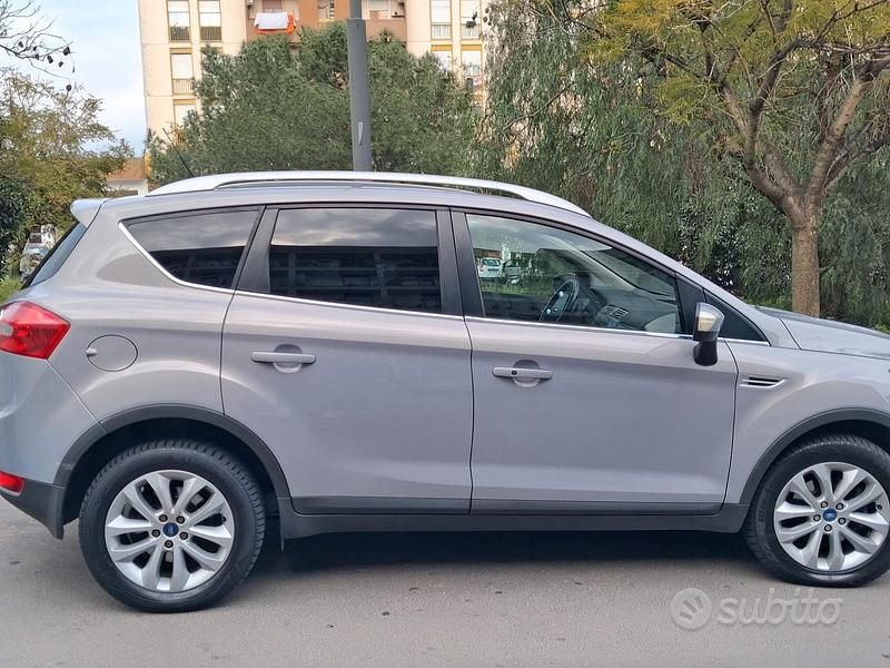 Usata Ford Kuga 163 CV (119 kW) 2010 Grigio SUV