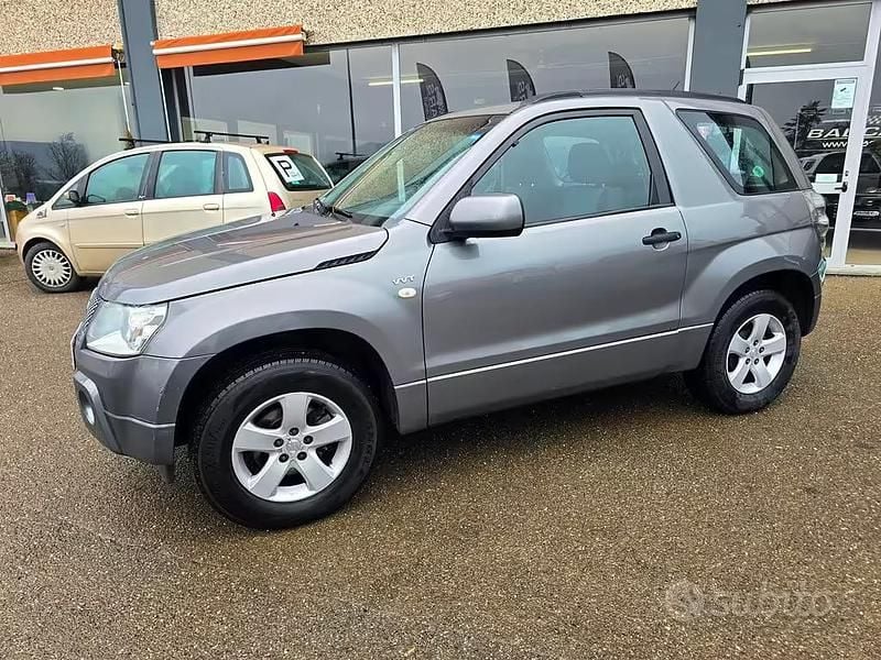 Usata Suzuki Grand Vitara 107 CV (78 kW) 2006 Grigio SUV