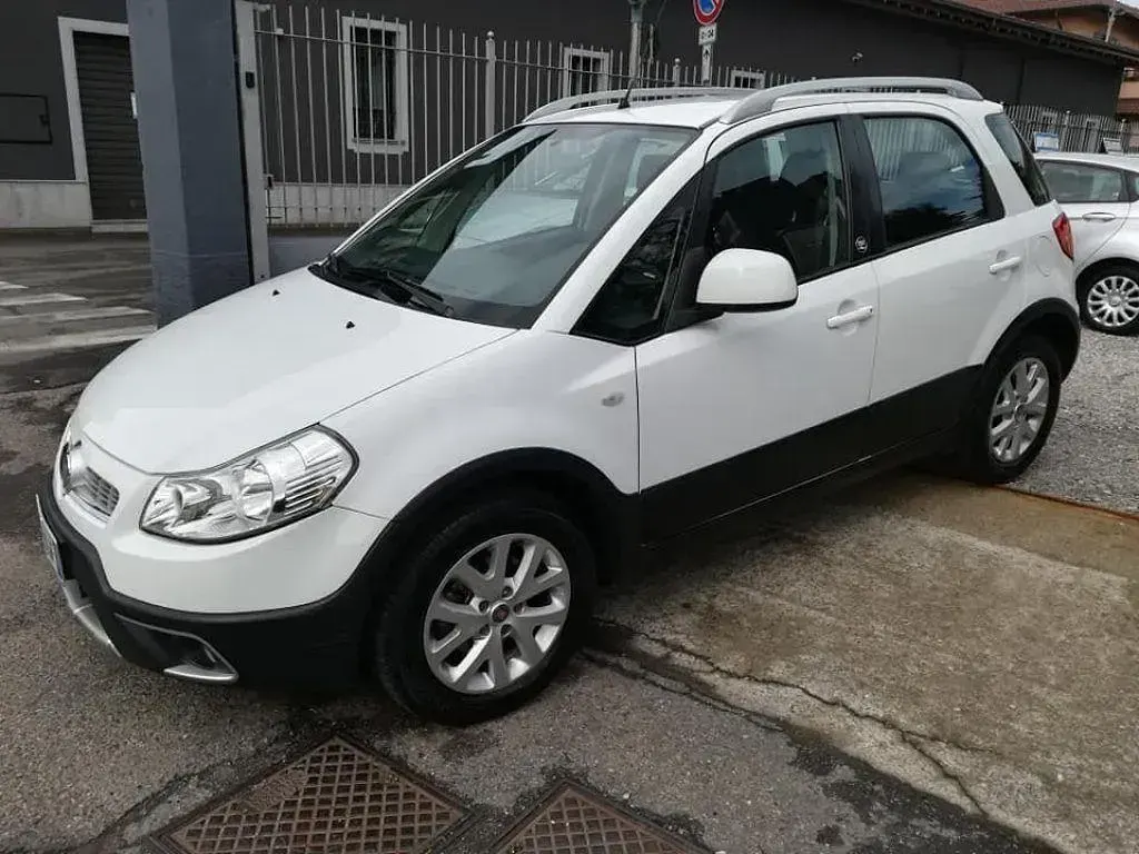 Usata Fiat Sedici 119 CV (87 kW) 2011 Bianco SUV