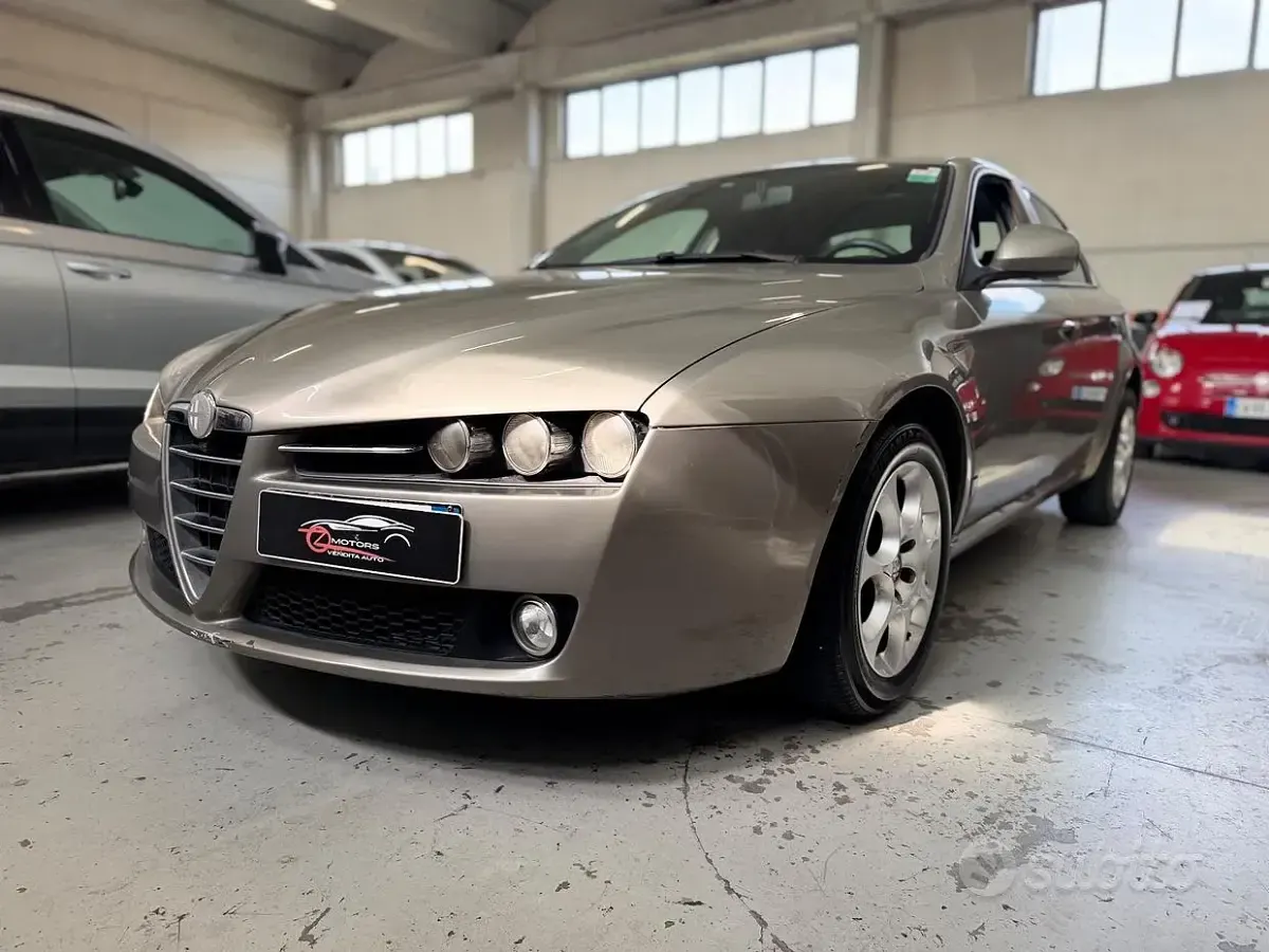 Usata Alfa Romeo 159 Progression 150 CV (110 kW) 2005 Marrone Berlina