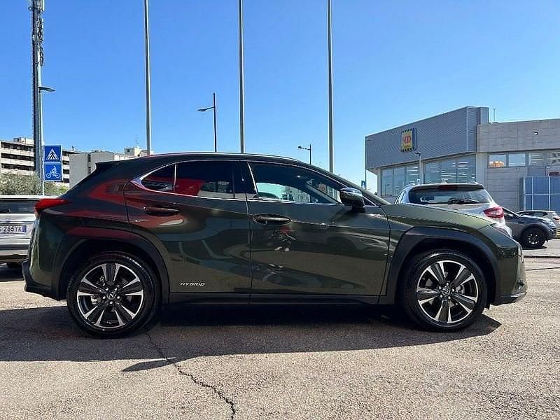 Usata Lexus UX 250h Executive Line 184 CV (135 kW) 2019 Verde SUV