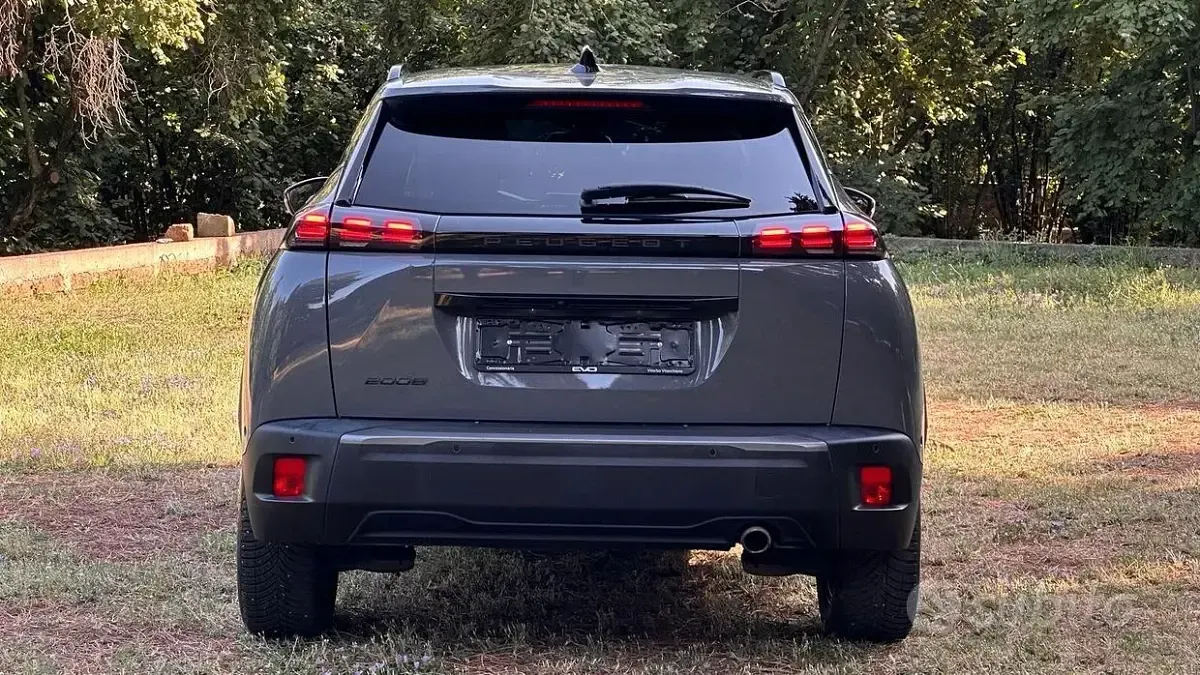 Usata Peugeot 2008 Allure 131 CV (96 kW) 2023 Grigio SUV