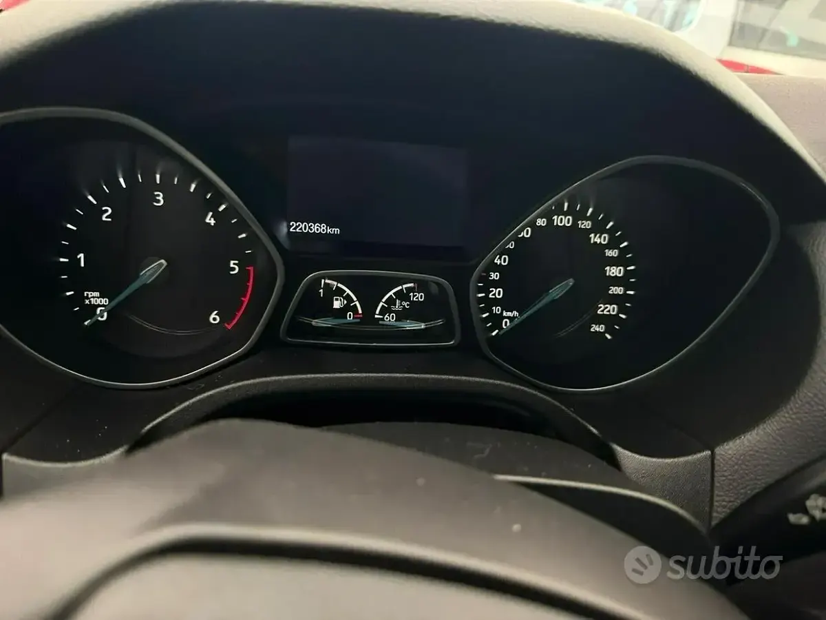 Usata Ford Focus 120 CV (88 kW) 2017 Nero Station wagon
