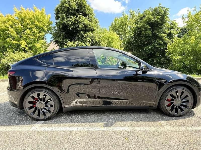 Usata 2022 Tesla Model Y Performance SUV | 36.400 € (Buon prezzo) - Immagine 1/4