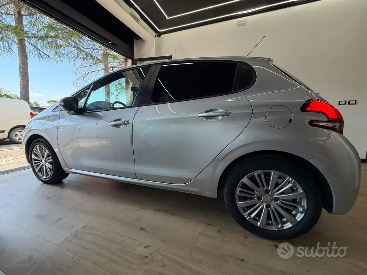 Usata Peugeot 208 Allure 82 CV (60 kW) 2016 Grigio Utilitaria