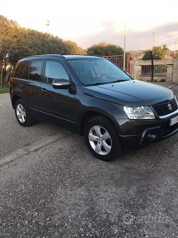 Usata Suzuki Vitara 2010 Grigio SUV