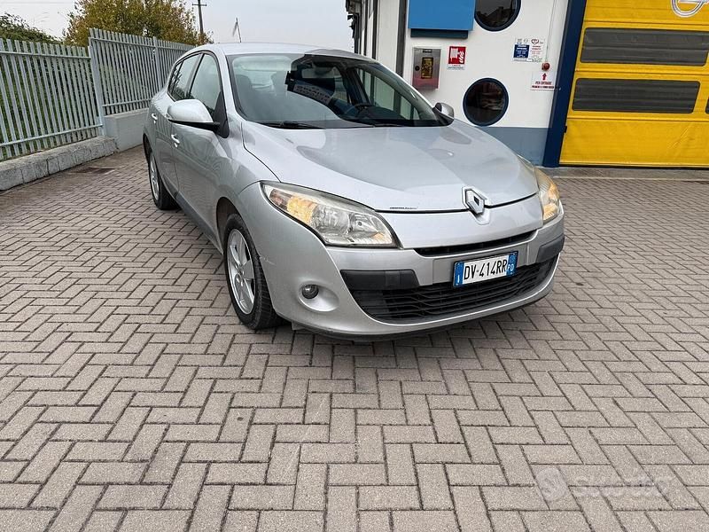 Usata Renault Mégane Dynamique 110 CV (80 kW) 2009 Grigio Berlina